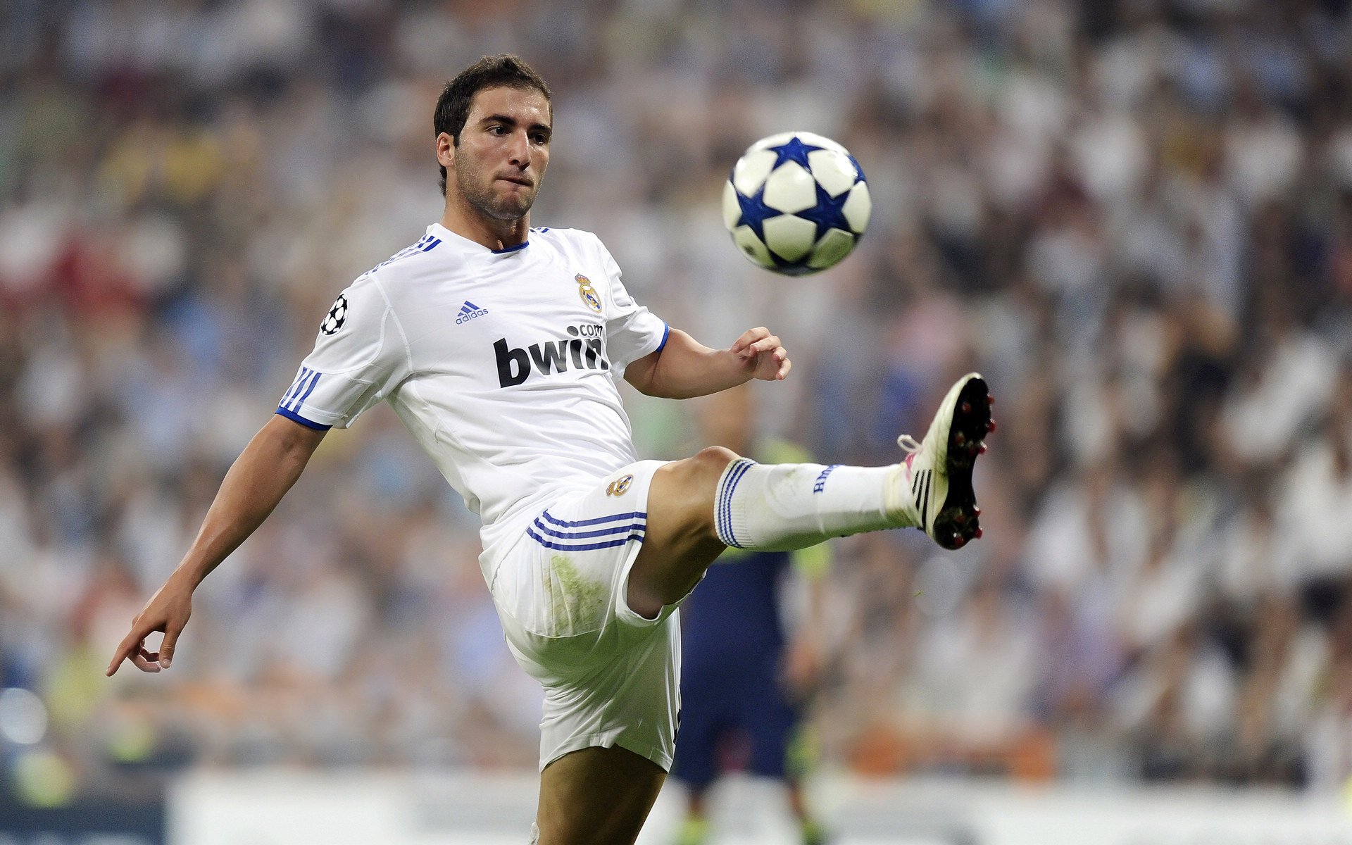 九游网页版入口-逆转荣光:未曾放弃的欧冠奇迹缔造者,逆转获胜